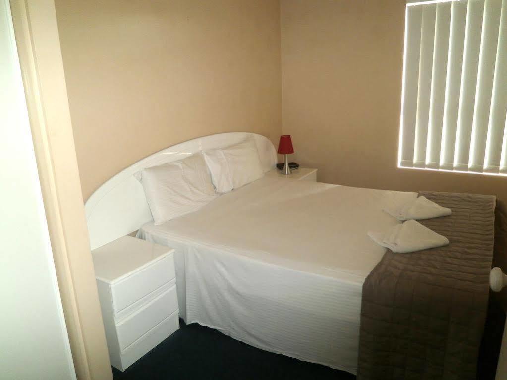Budds Beach Apartments Surfers Paradise Esterno foto